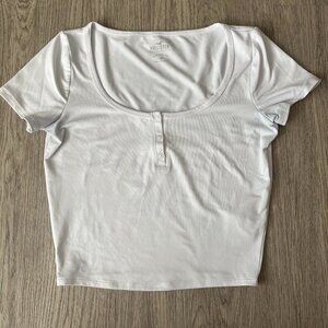 Hollister Must-Have Collection White Baby Tee